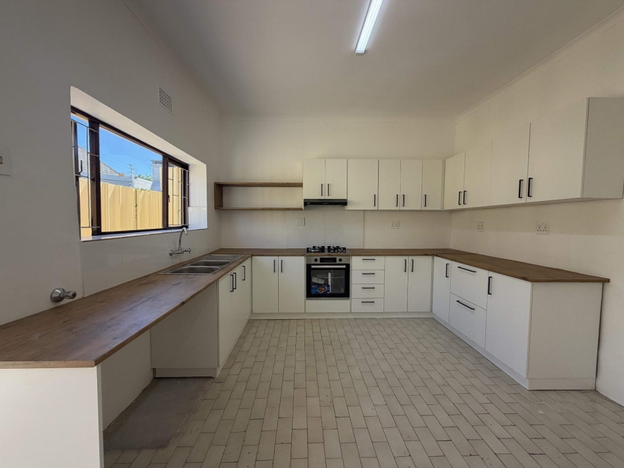 To Let 4 Bedroom Property for Rent in Rondebosch Village Western Cape